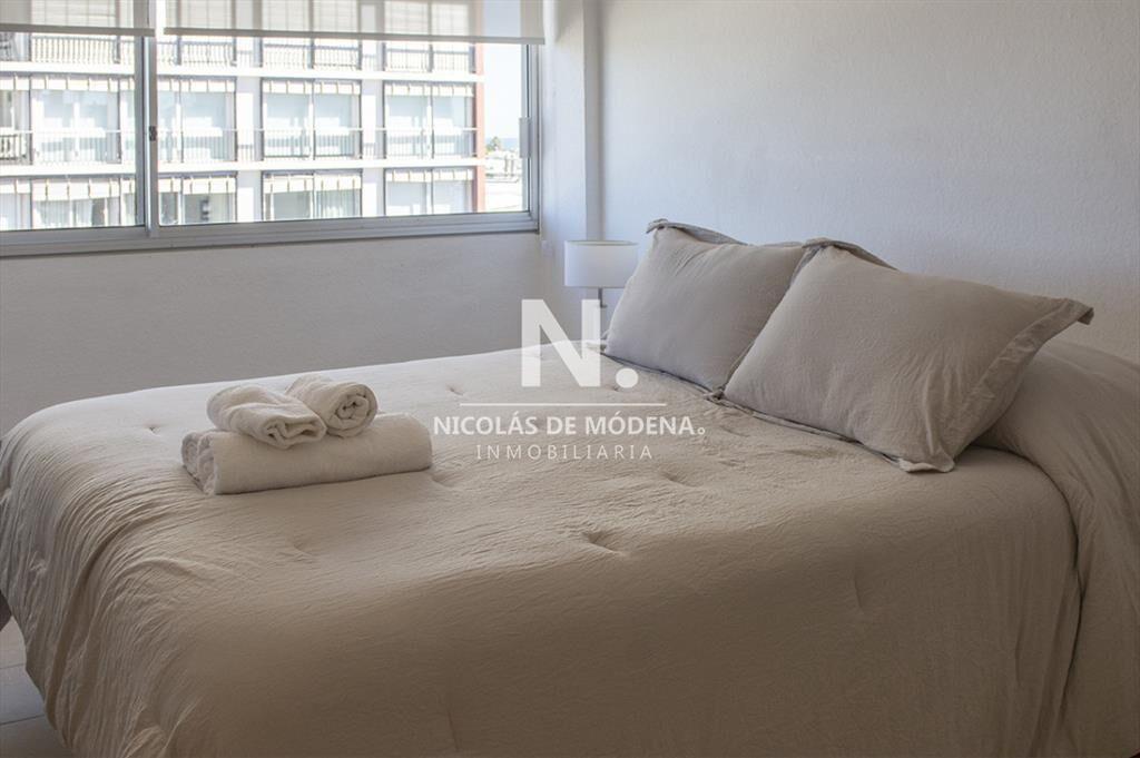 Apartamento de 2 dormitorios con vista al mar en venta en P