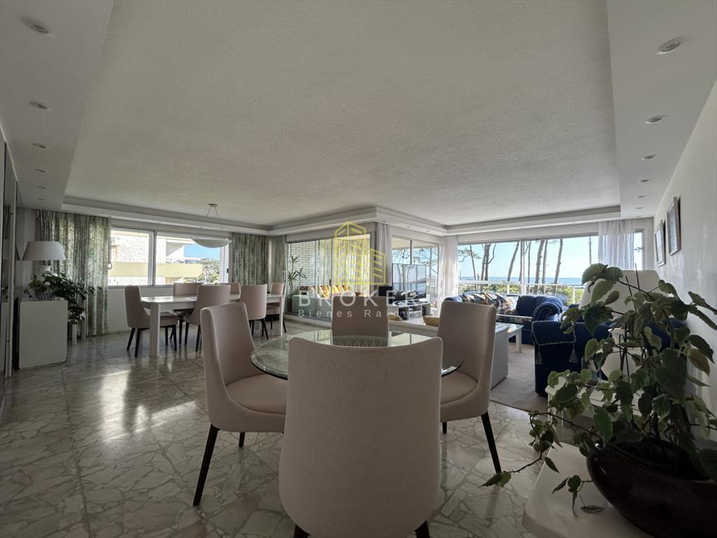 Venta de apartamento primera linea en playa Punta