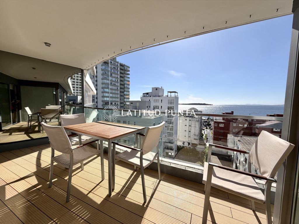 Apartamento de dos suites más dependencia con al