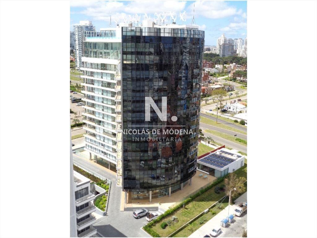 A pasos del Conrad, torre de categoría