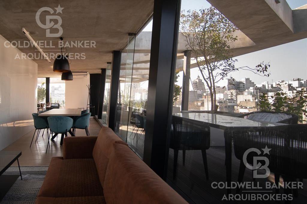 Venta apartamento penthouse cuatro dormitorios con renta en
