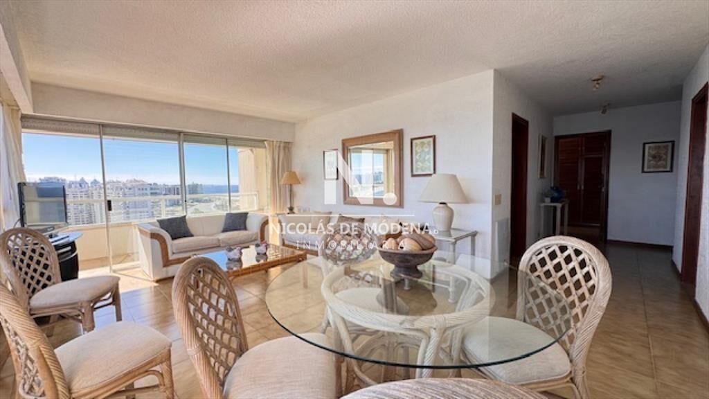 Apartamento de 3 dormitorios en Torre Gattas , ,
