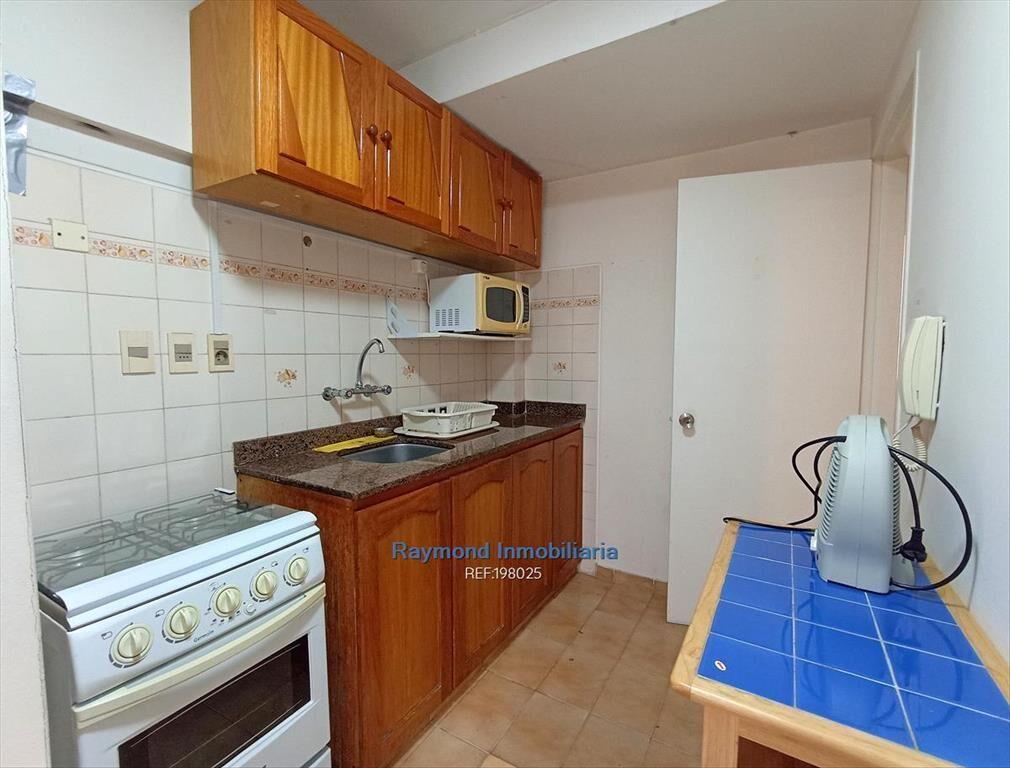 A pasos Rambla con muebles. 1 Dor, baño, coc def, lavadero