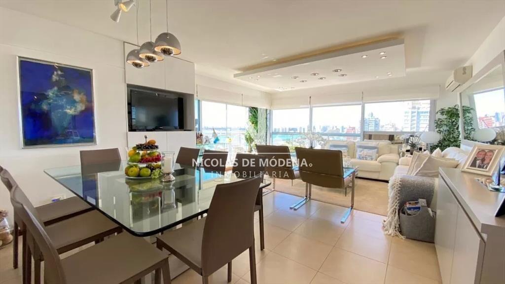 Vende departamento de 3 dormitorios, con en Punta