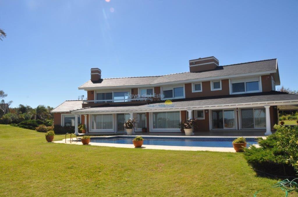 Hermosa casa en primra linea del mar, playa en -
