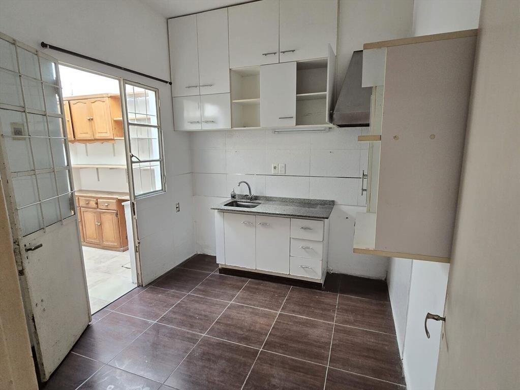 Casa en PB, sobre Pena, con patio, azotea y parrillero!
