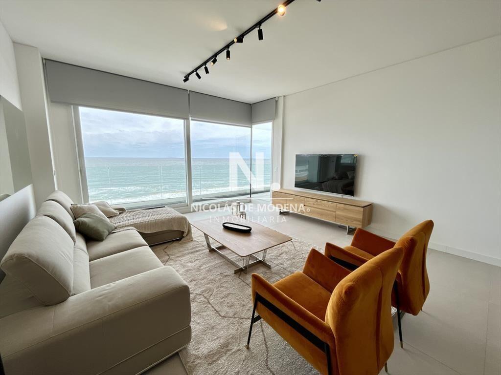 Venta Apartamento 3 dormitorios + servicio Punta