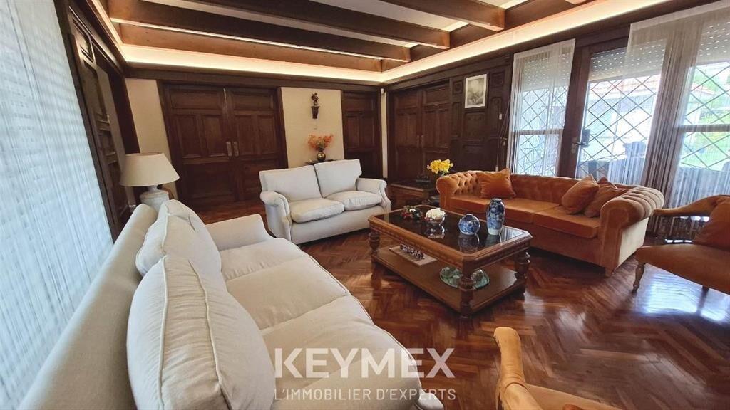 Venta Dos Casas más Apartamento en el Prado. Un solo padrón