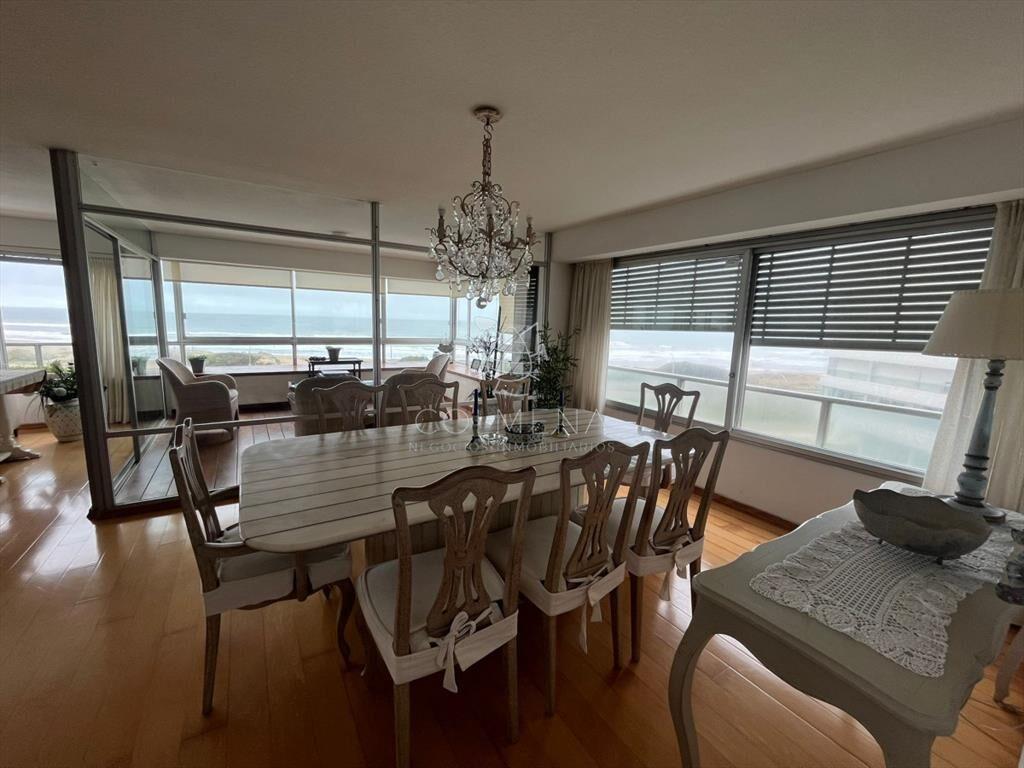Apartamento en Venta de 3 dormitorios en Punta ,