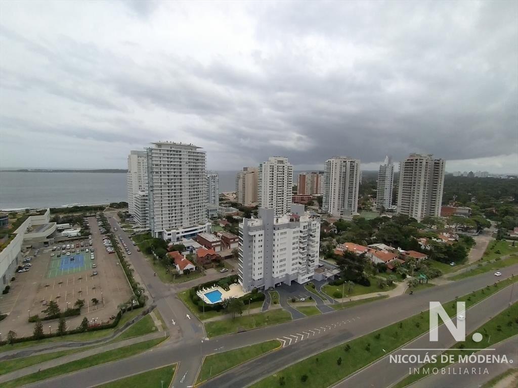 Playa Mansa , deartamento de 2 dormitorios en venta