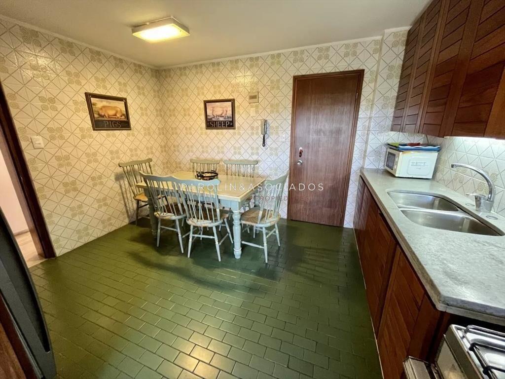 Apartamento en venta de 3 dormitorios en edificio
