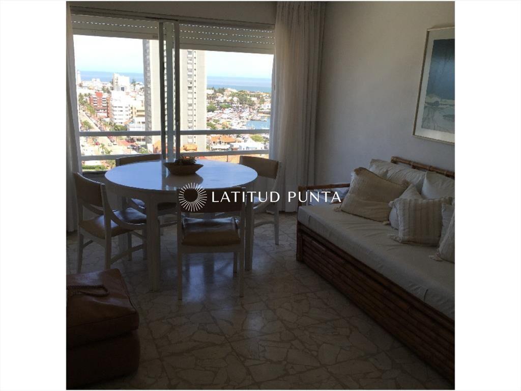 Piso alto en Península, 1 dormitorio y medio