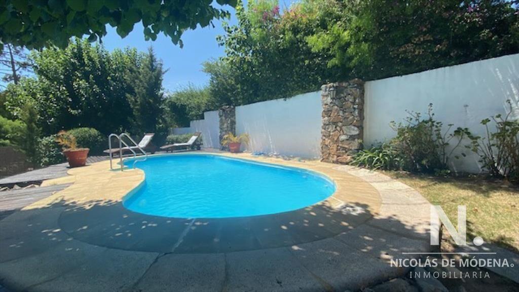 Casa en Pinares - Se acepta Permuta por Apartamento. Consul