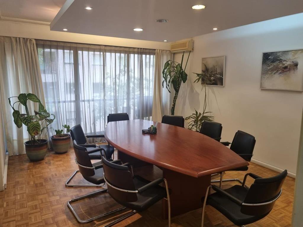 Oficina -Río Branco y Mercedes, 205 m2, reciclada y equipad