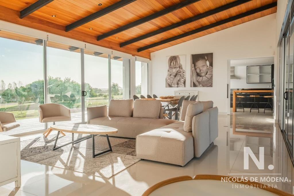 CASA EN VENTA - Pueblo Mio, 4 dormitorios, Manantiales