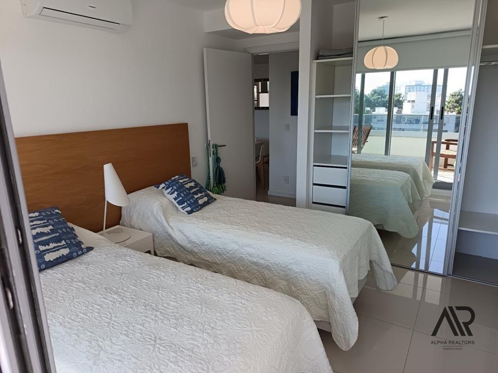 Apto en venta de 2 dormitorios + dependencia, garaje en ...