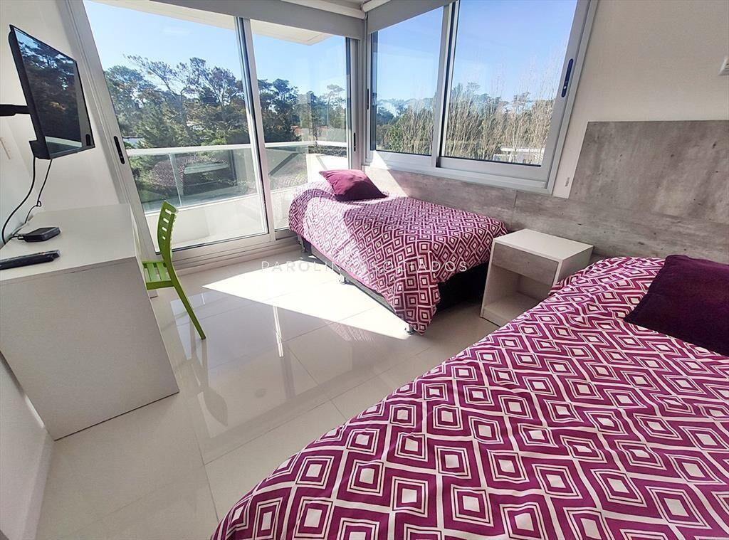 Penthouse en venta frente al mar en edificio del