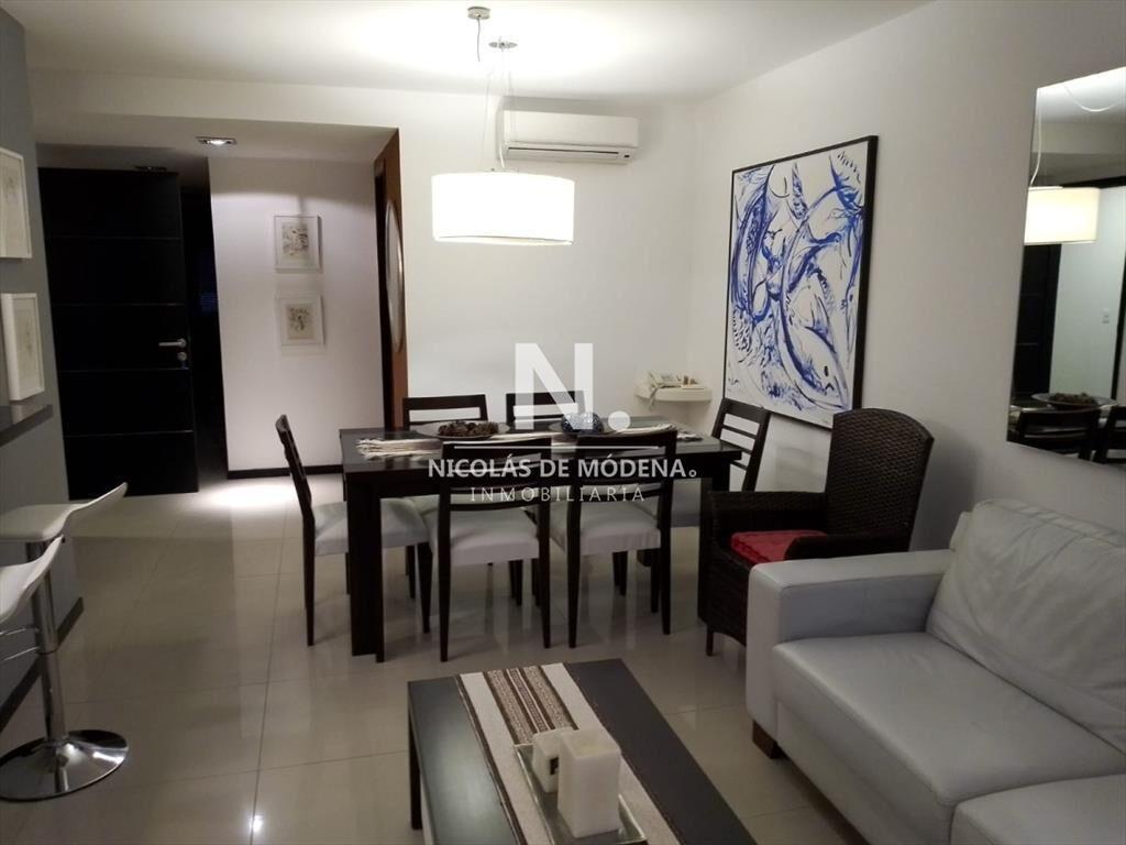 Apartamento con excelente ubicación.
