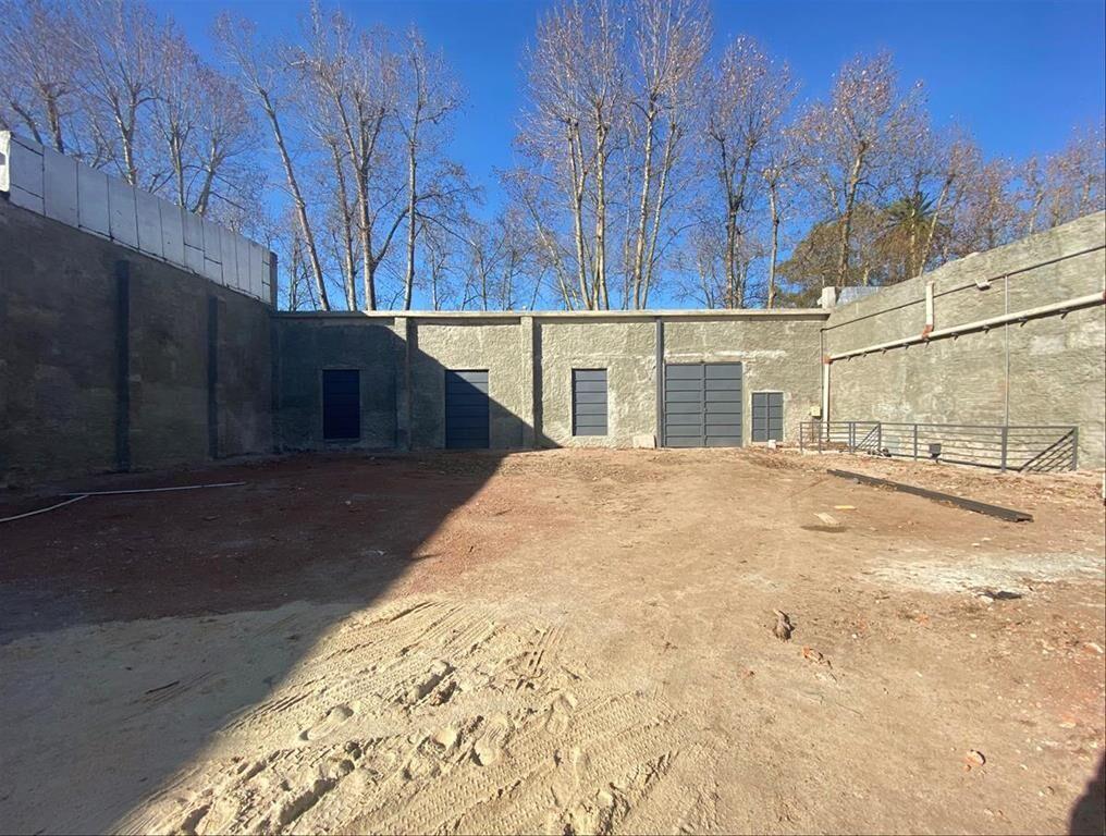 Excelente ubicación: predio de 880 m2 y (adicional) galpón.