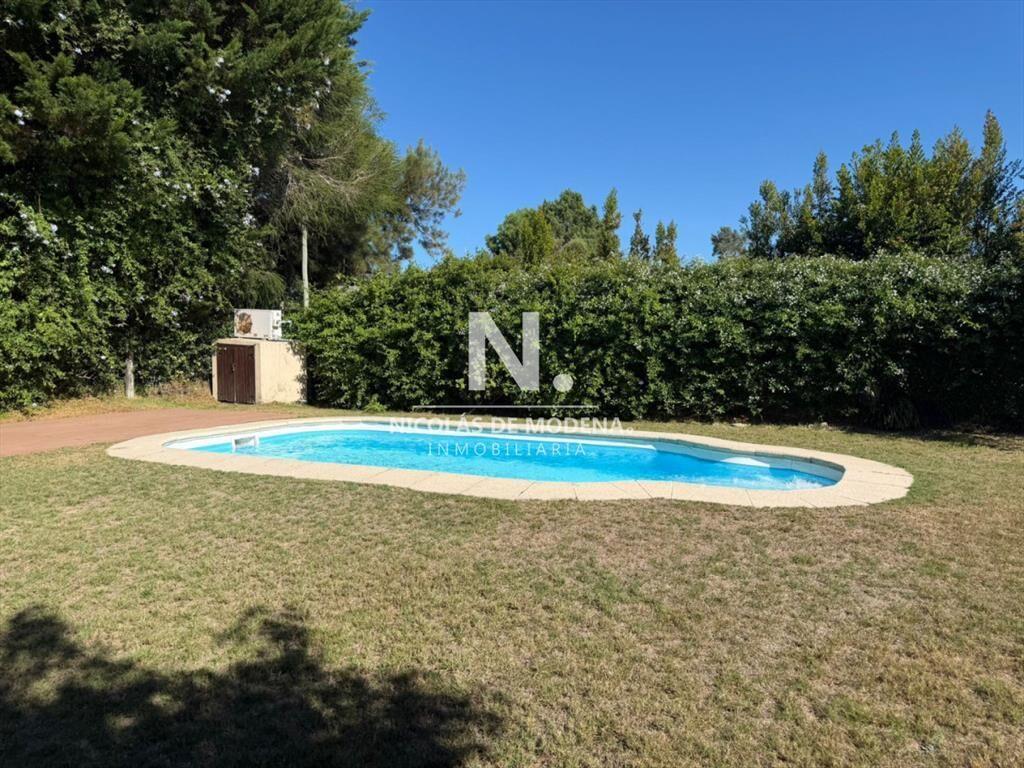Chaletde 6 dormitorios en venta en barrio Punta