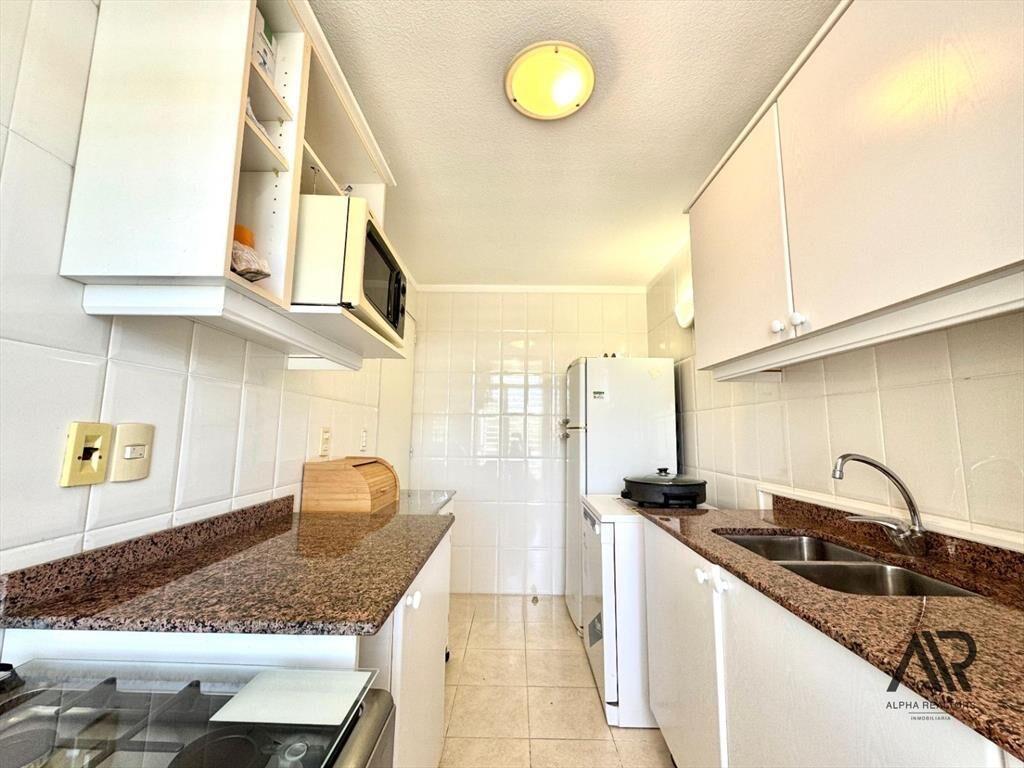 Apartamento en venta de 3 dormitorios c/ cochera en Roos...