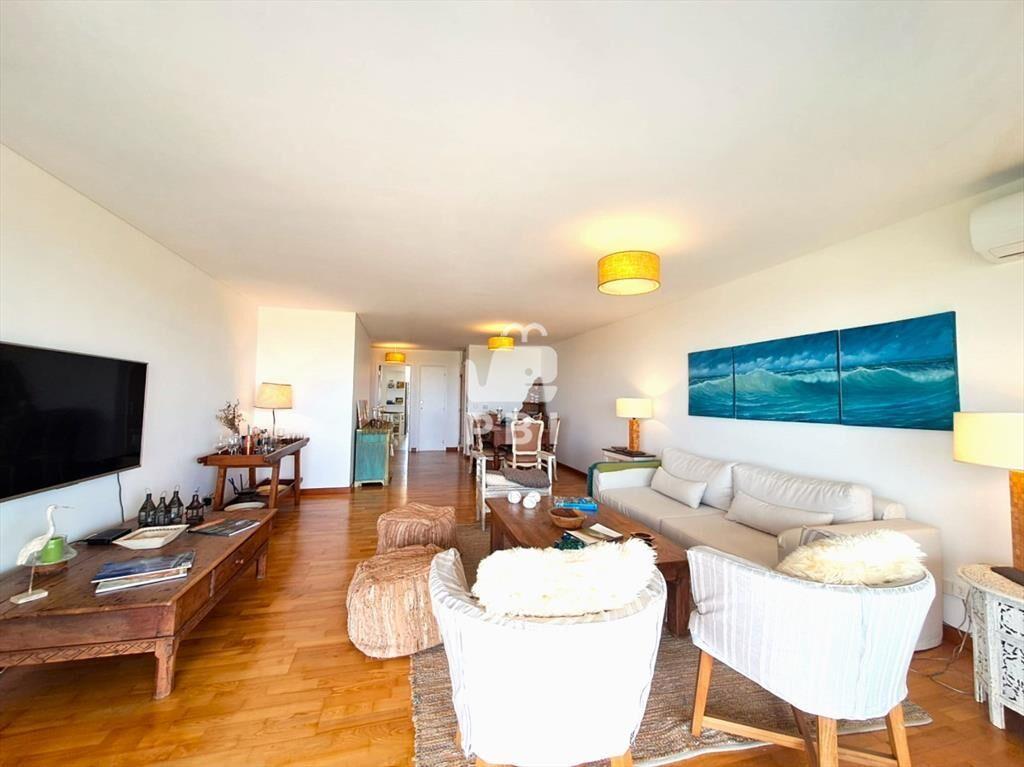 Apartamento frente al mar 2 dormitorios mas  - -