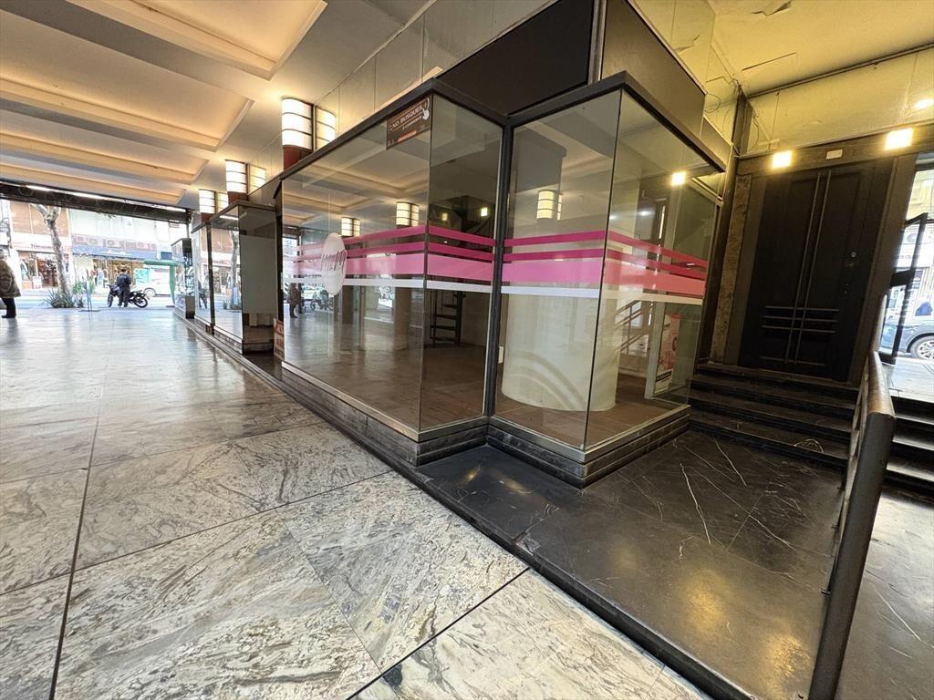 Alquiler - Local Comercial en Galería Lapido, Centro - 18 de