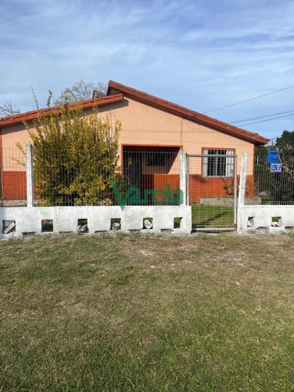 Venta de casa en Salinas, chalÃ© de tejas, 3