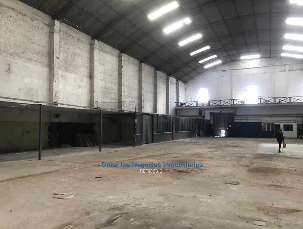 Venta local industrial con renta galpon deposito garaje