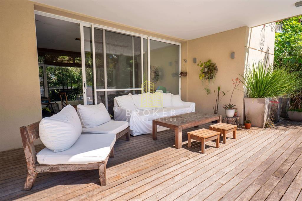 Venta y alquiler anual de impresionante casa de 400 m2 en b