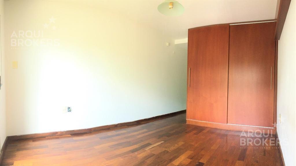 Apartamento de 3 dormitorios y servicio con patio , en Carr