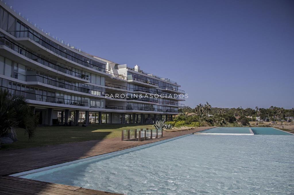 Apartamento en venta de 3 dormitorios en La Barra, Punta de