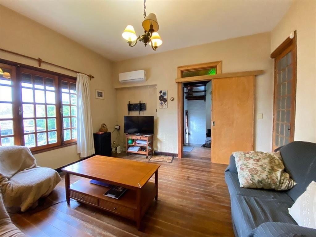 Se venden 2 casas 1 y 3 dormitorios Colón p, único