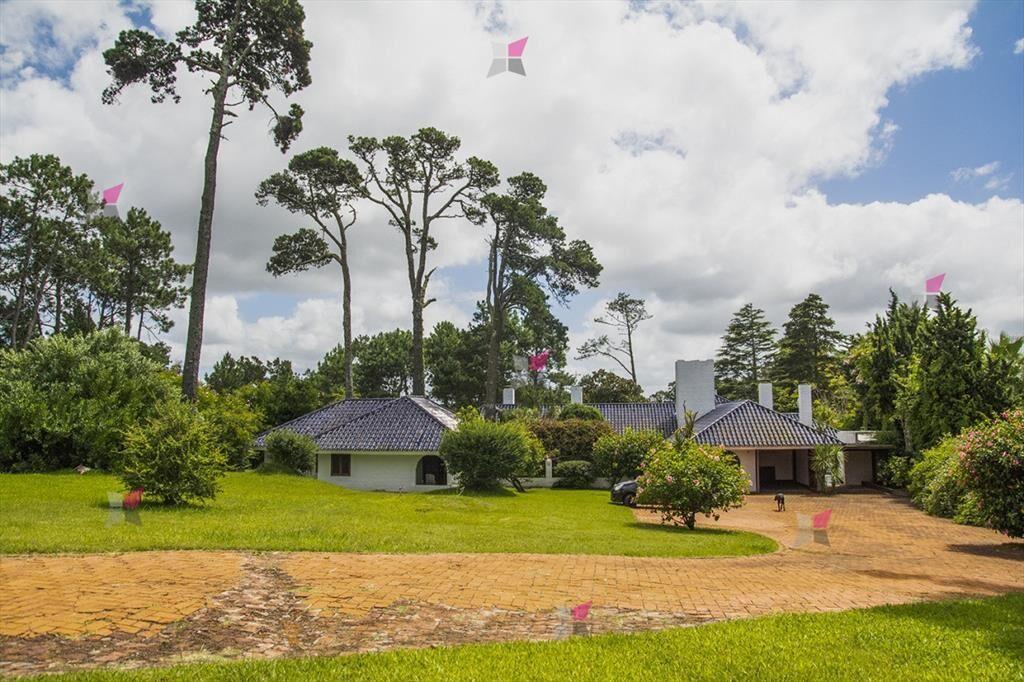 VENTA DE CASA DE 5 DORMITORIOS EN GOLF PUNTA DEL ESTE