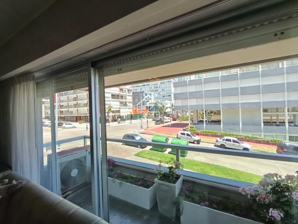 Venta apartamento tres dormitorios Punta del este