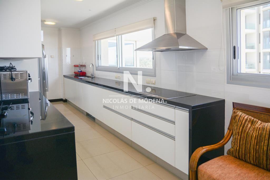 Vende departamento de 3 dormitorios en Brava del