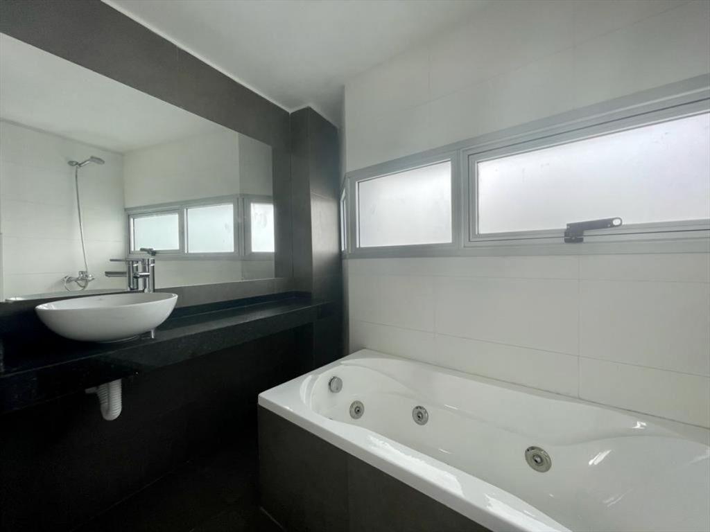 Hermoso apartamento de dos dormitorios frente al mar!