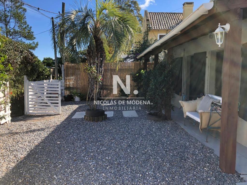 Muy linda casa en La Barra a pasos del Puente y