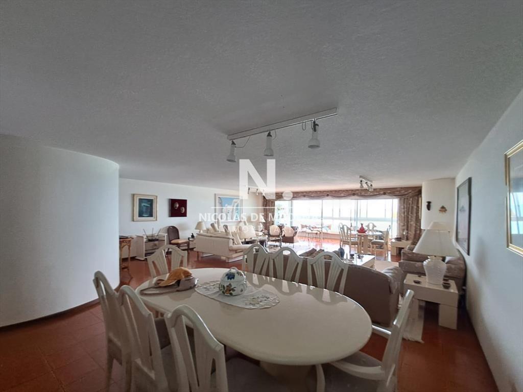 Espectacular apartamento en venta frente al mar