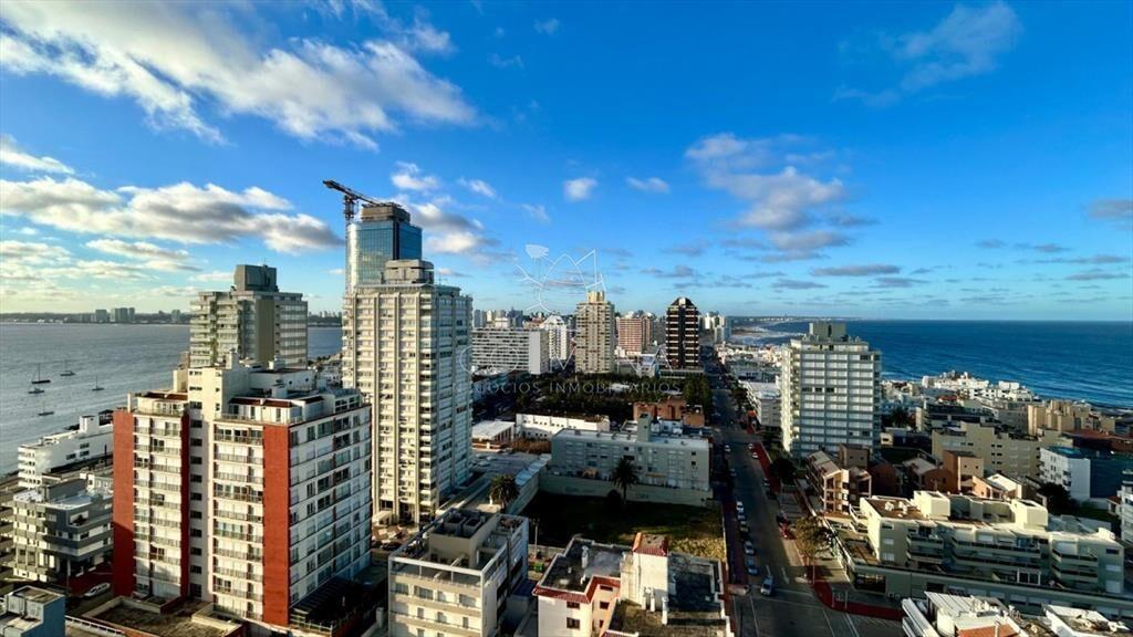Espectacular departamento en torre de renombre