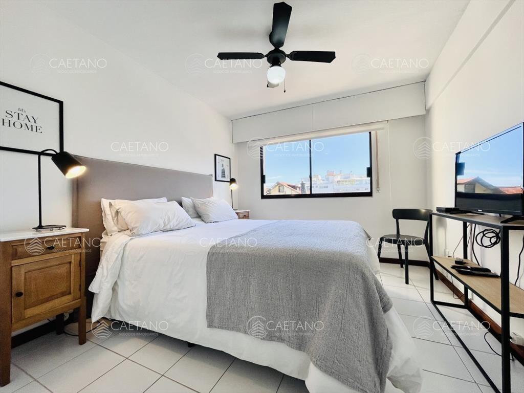 Apartamento de 2 Dormitorios en playa El Emir, -