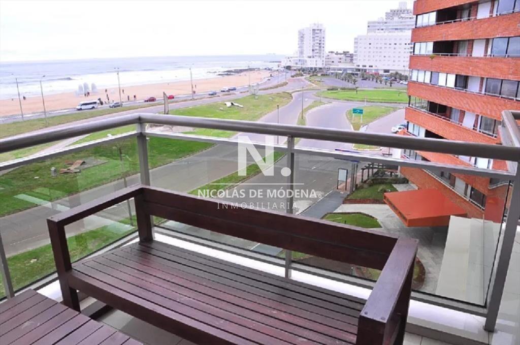 Apartamento a pasos de playa Brava!