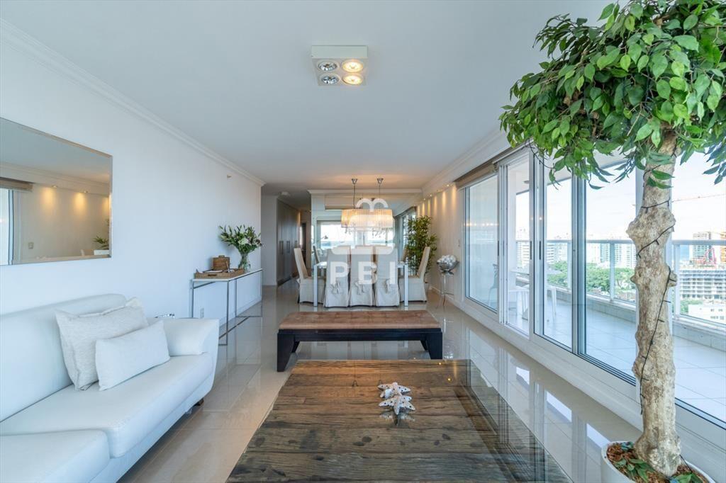 Exclusivo apartamento de 3 dormitorios con en - -