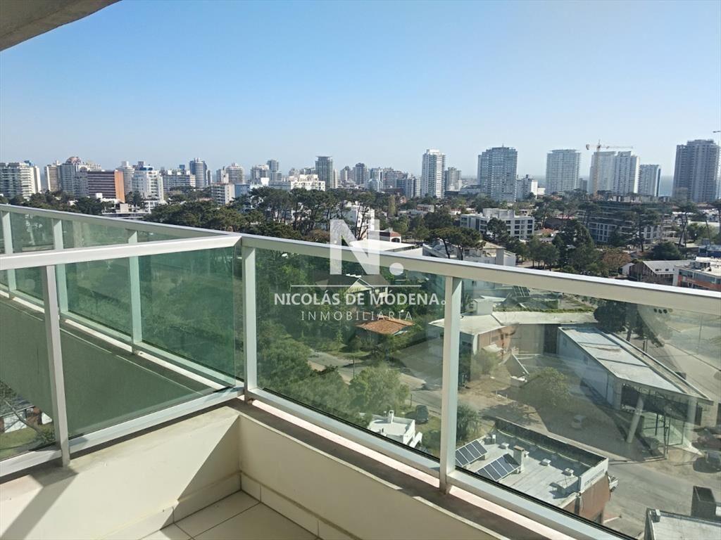 Excelente apartamento ubicado en Av. Roosevelt y