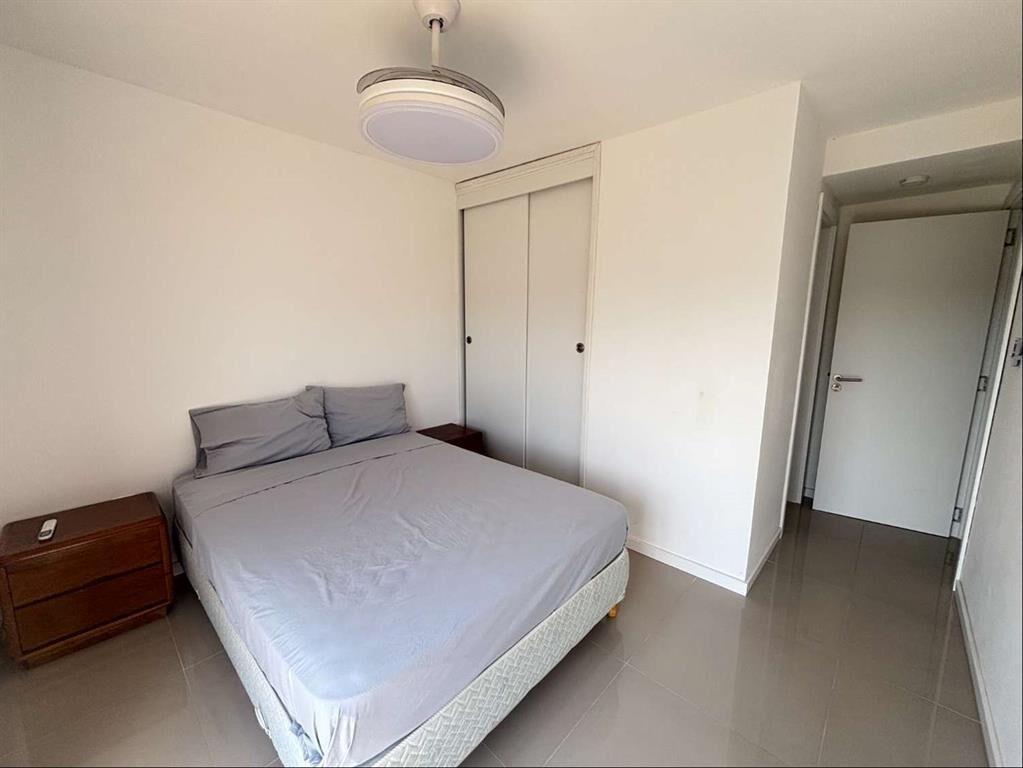 Alquiler anual de apartamento de 2 dormitorios con cochera-