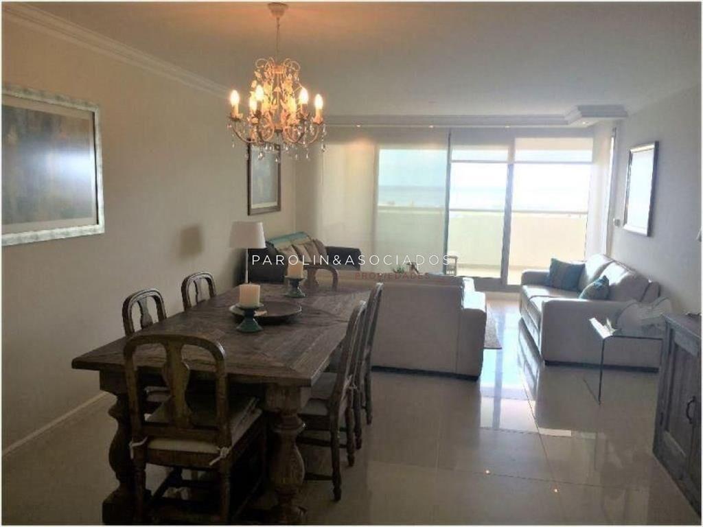 Hermoso apartamento de 3 dormitorios en venta en