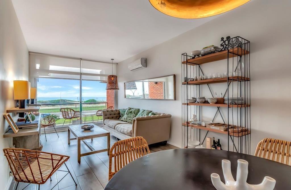 Venta Apartamento de 2 Dormitorios Frente al Mar!