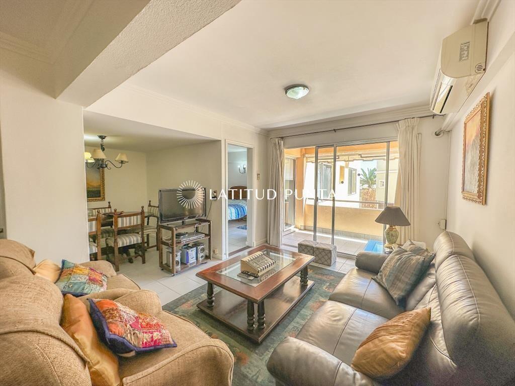 Pinares, apartamento de 3 dormitorios frente al