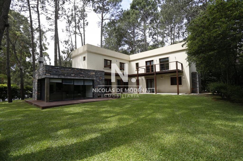 Casa dentro complejo solanas barrio cerrado