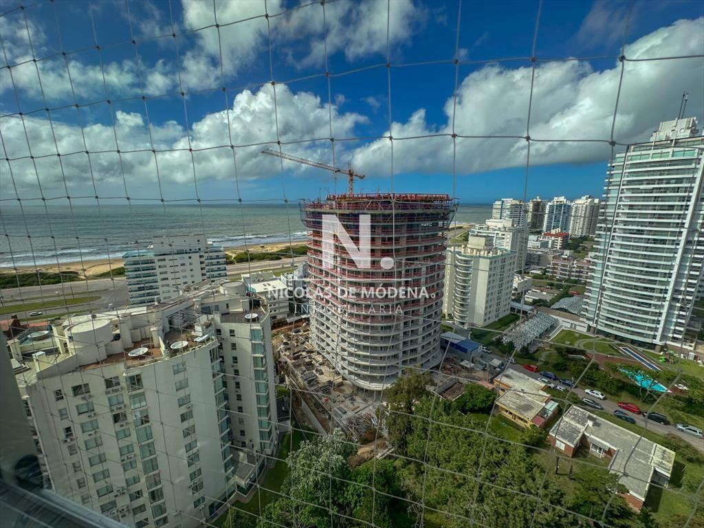 Vende apartamento de 3 dormitorios, con hermosa